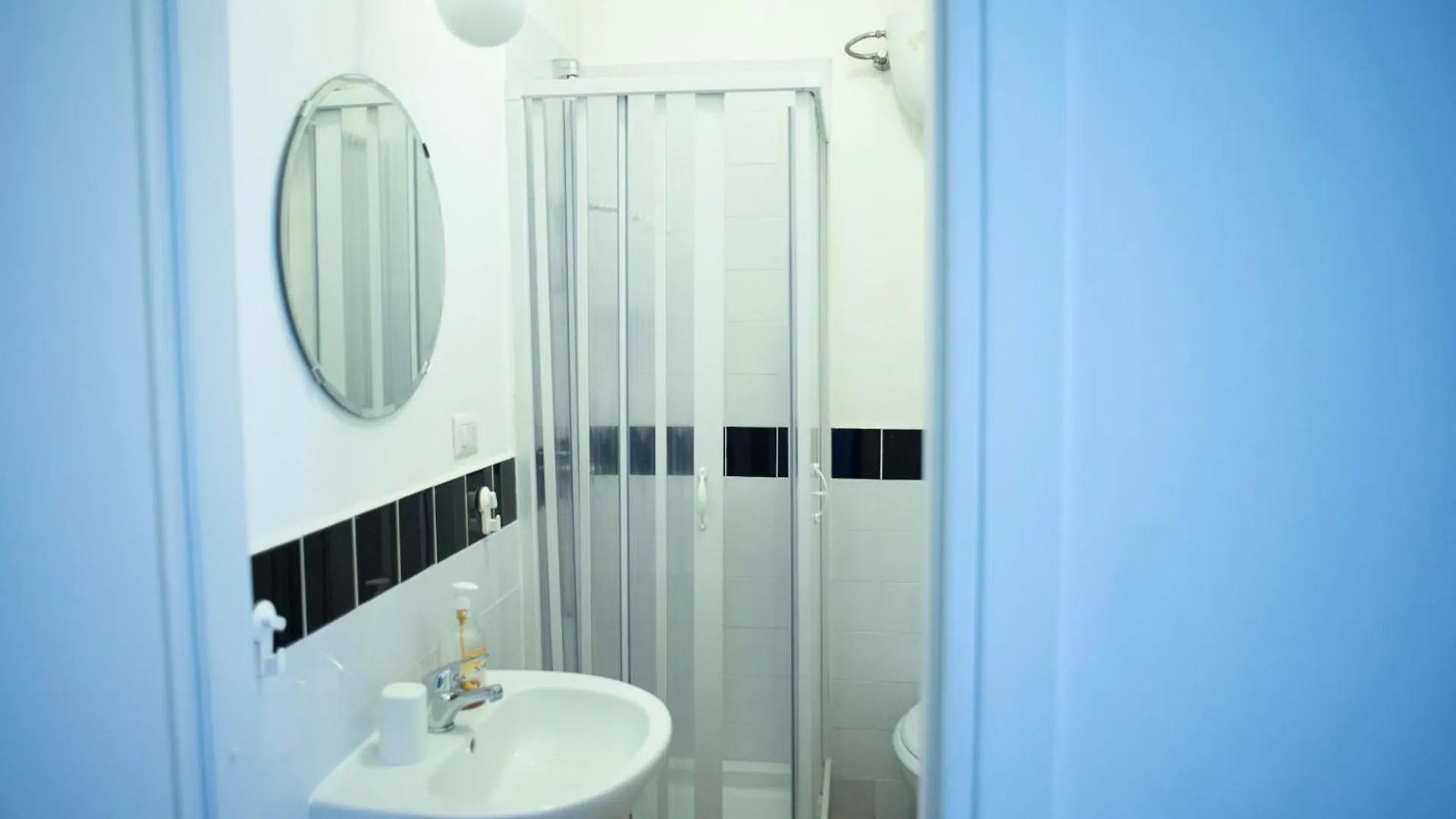 Cozy Piramide Rooms Rome 0*,